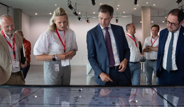 008PG国际集团接待比利时宰衡ALEXANDER DE CROO和副宰衡VINCENT VAN QUICKENBORNE来访旅行总部